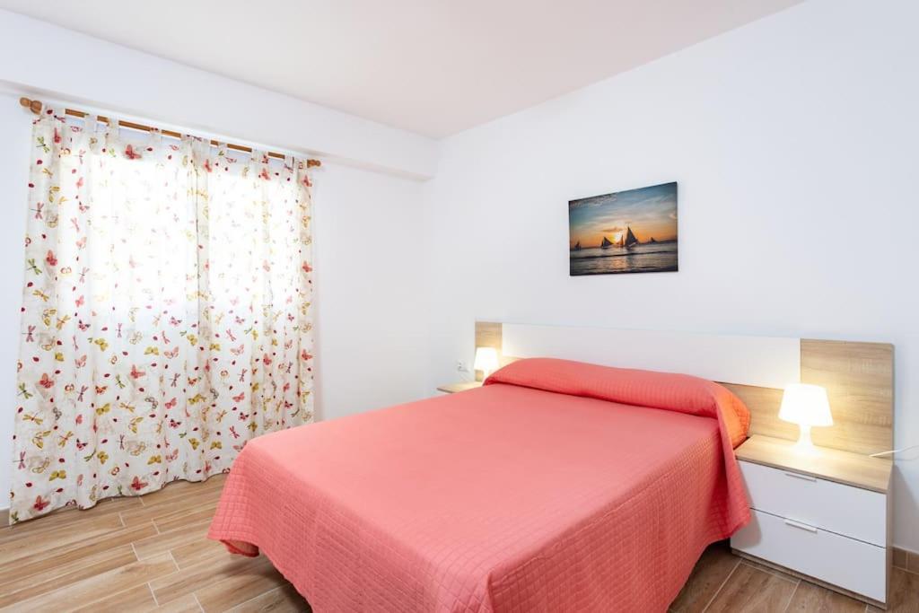 Vivienda Vacacional Rosaini Лос Кристианос Екстериор снимка