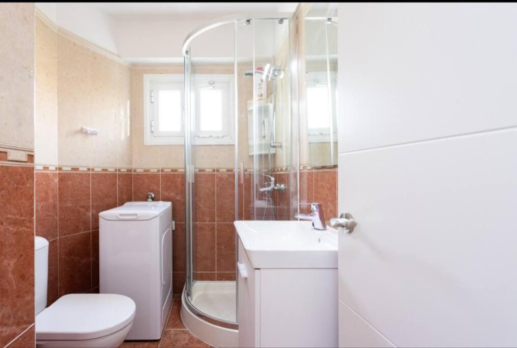 Vivienda Vacacional Rosaini Лос Кристианос Екстериор снимка