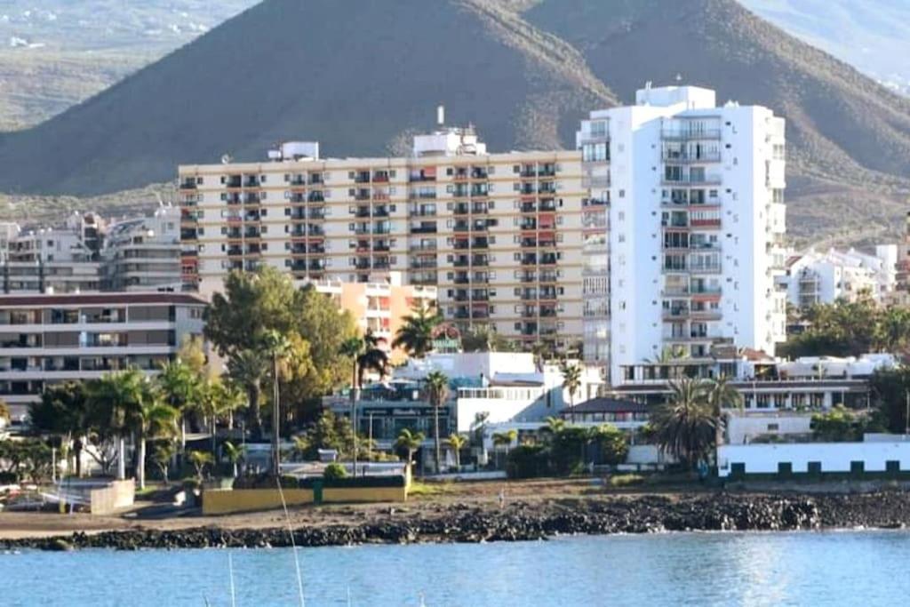 Vivienda Vacacional Rosaini Лос Кристианос Екстериор снимка